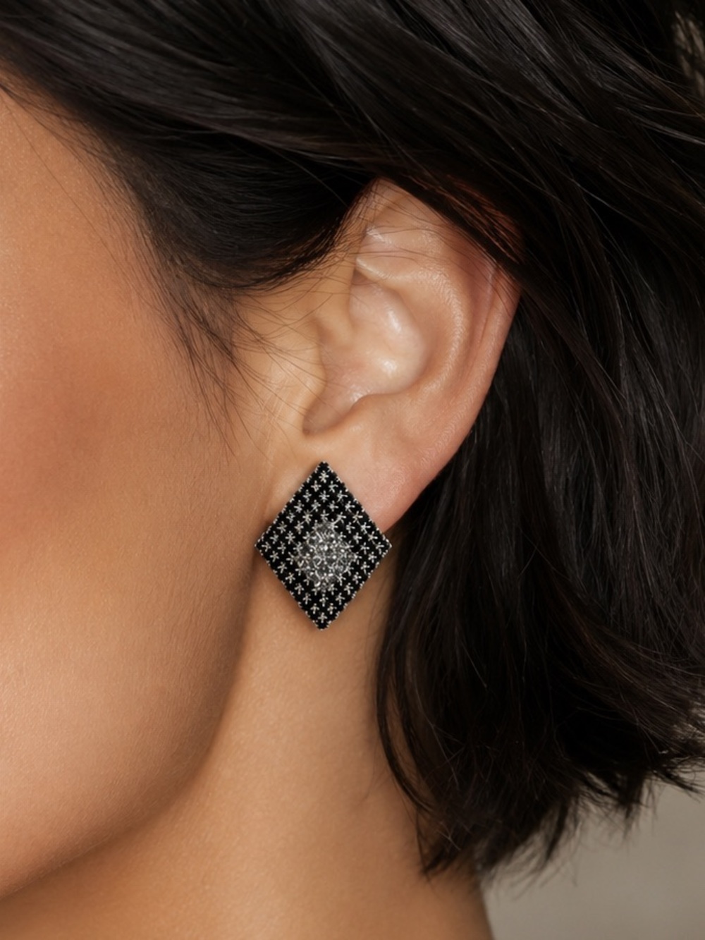 ❤️Diamond-Shaped Black Crystal Stud Earrings – Women Jewelry